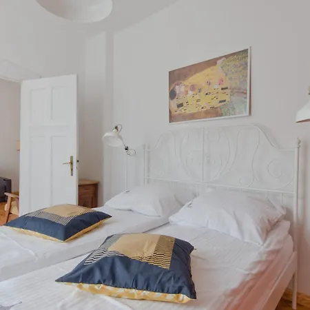 Imperial - Moderna アパート